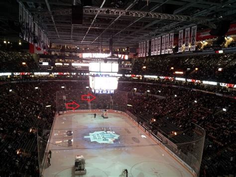 Best Seats for a Hockey Game: Top 6 Areas (with Pictures)
