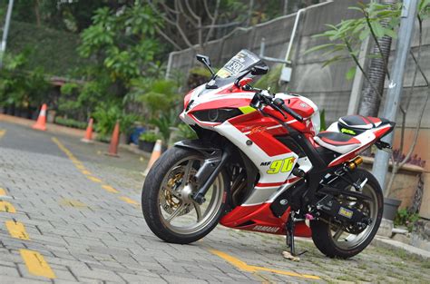 Modifikasi yamaha r25 indonesia over racing layz motor doovi. Modifikasi Yamaha YZF R25 2016 Ini Sampai Puluhan Juta!