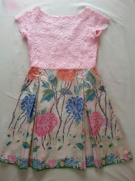 Rok tutu anak atau dress tutu anak biasanya menjadi pilihan pertama ibu untuk konsep pesta fairy tales atau kerajaan. Ide Terkini 48+ Dress Anak Brokat Kombinasi Batik