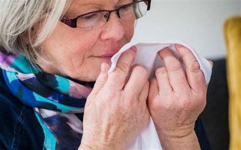 Woman Who Can Smell Parkinsons Disease Helps Scientists Develop First
