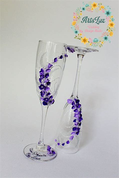 I nostri bicchieri da vino personalizzati potrebbero essere la bomboniera perfetta con queste scatoline. Bicchieri di champagne di nozze con romantico viola fiori-matrimonio tostatura flauti-bomboniera ...