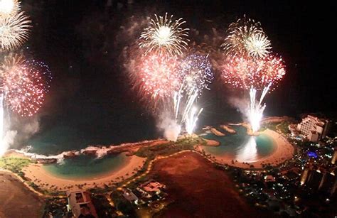 This offer also includes a free champagne toast at midnight and kids get a. Oahu New Years Eve 2019: Hotel Packages, Best Places to ...