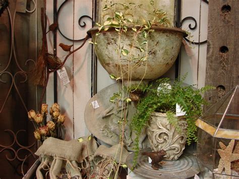 Monticello Antique Marketplace: Random Holiday Inspiration and Treasure