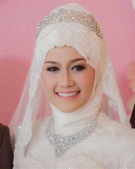 25 Beautiful Bridal Hijab Designs For Wedding Pengantin Pengantin Wanita Pernikahan