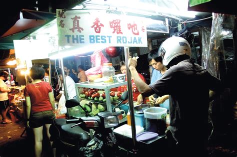Nightlife in penang night market (pasar malam). Jelutong Night Market | Shopping in George Town, Penang