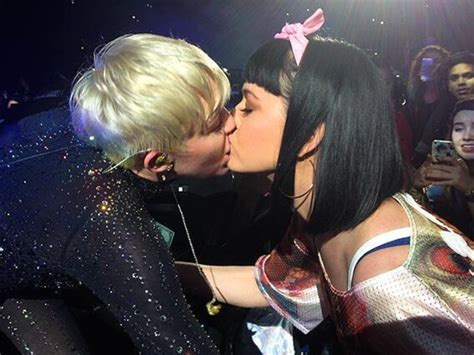 Katy Perry ‘i Kissed A Girl’ Miley Cyrus Reveals Song Was Written About Her Au