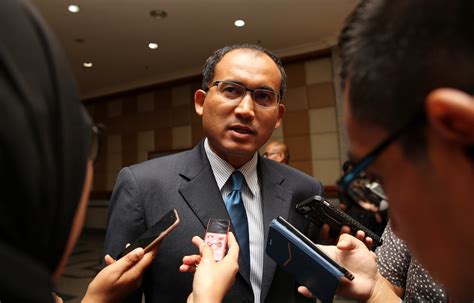 Pengaliran keluar mata wang negara pada kadar yang banyak pada setiap bulan bakal merugikan negara dari segi tukaran wang asing dan menguntungkan negara asal pekerja asing ini. Imigresen Tolak Kemasukan 30,000 Warga Asing Tahun Ini - M ...