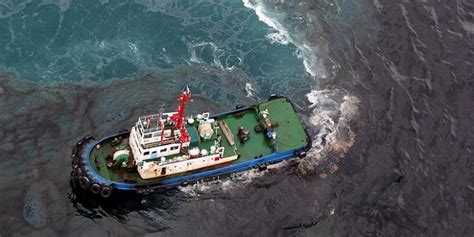 Oil spill (tumpahan minyak) merupakan insiden tumpahnya minyak yang mengakibatkan pencemaran yang dikibatkan oleh hasil. Tim gabungan bergerak tangani pencemaran laut di Kepulauan ...