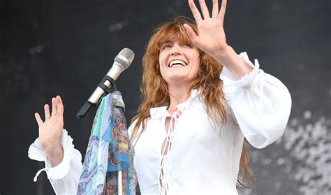 Glastonbury Replace Foo Fighters With Florence The Machine And Without A Doubt A Wilder
