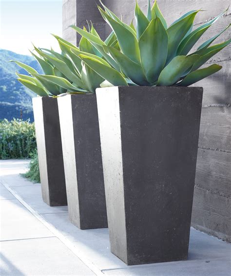 10 large outdoor planting pots