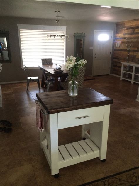 These house plans with kitchen islands from the plan collection offer kitchens that reduce steps for the food preparer plus the island can store many necessary items. Ana White | Rustic X Kitchen Island - DIY Projects