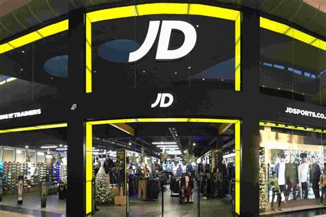 Jd sports ist einer der führenden einzelhändler für sneaker und sportbekleidung. JD Sports beats forecast as revenues surge 49.2% - Retail ...