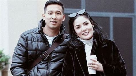 9 transformasi nindy ayunda, dari dikutip dari fimela, gugatan cerai nindy kepada sang suami diajukan pada tanggal 12 januari 2020. Nindy Ayunda Gugat Cerai Askara Parasady Harsono, Sang ...