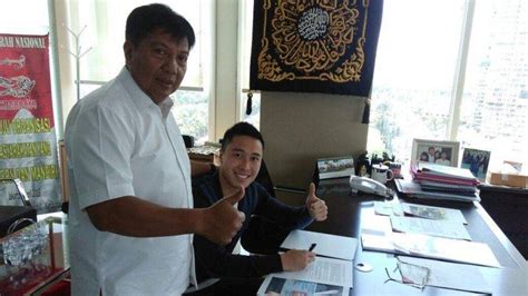 Arthur started playing football in jakarta since he was seven years old, and had attracted the attention of the manchester united youth academy. Apa yang Dicari Persija Jakarta dari Arthur Irawan ...