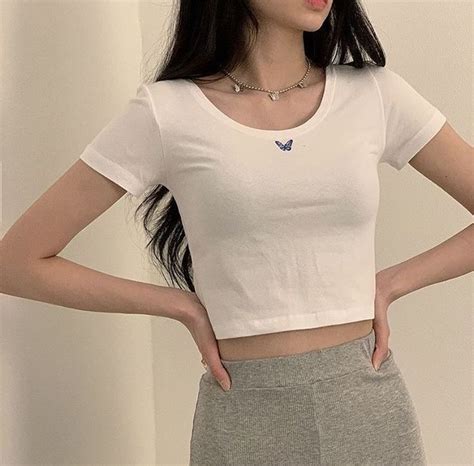 𝔓𝔦𝔫𝔱𝔢𝔯𝔢𝔰𝔱 𝔠𝔥𝔢𝔢𝔫𝔤𝔲 crop top outfits korean style crop top outfits fashion