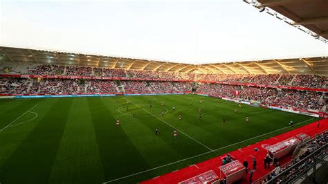 0 pour stade reims et 1 pour olympique marseille. Ligue 1 : Revivez la victoire de Reims sur Marseille (2-1)