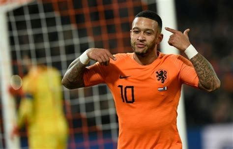 Football pictures memphis depay soccer art cool football pictures soccer stars soccer players soccer fans english football league. Memphis Depay no oculta sus ganas de llegar al Barcelona ...