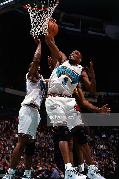 Shareef Abdur Rahim Of The Vancouver Grizzlies Grabs A Rebound News