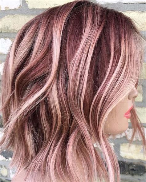 Show off your rose gold ombré to its full effect with a shoulder grazing lob haircut. Rose Gold Hair Color For Short Layered Haircuts & Styles | Absurd Styles