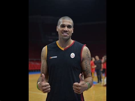 Blake Schilb'teki şu yüreğe bakar mısınız? Blake Schilb vs ...