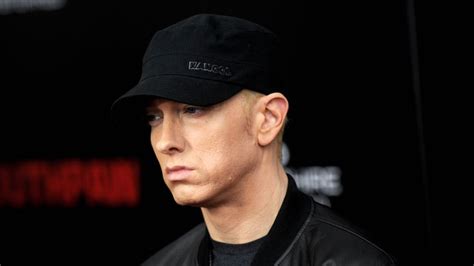 Exclusive to the official eminem store, this limited print collectible features 166 pages of color. Überdosis? Biologischer Vater von Eminems Tochter ist tot ...