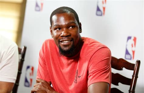 Kevin Durant Crushes Thunder Fan For Trying To Slide Into His Dms Complex