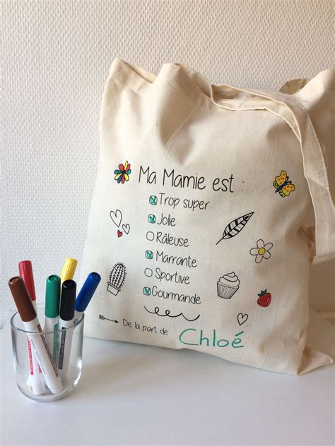 La bien nommée à la mère de famille, qui fête ses 260 ans cette année, a conçu un packaging décalé pour fêter les mamans: Grand sac personnalisé en broderie avec prénom idée cadeau ...