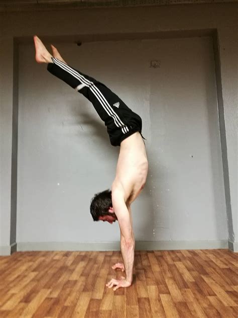 9 Reasons Why You Should Start Doing Handstand Push Up Bodyweight
