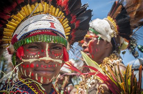 25 Stunning Images From The Annual Goroka Festival
