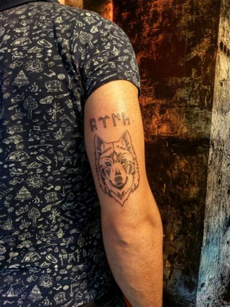 Kurt Dövmesi Ve Göktürkçe Türk Yazısı Wolf Tattoo Dövme