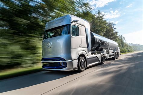 Mercedes Benz Genh2 Truck Signals 2025 Fuel Cell Long Hauler With 1000