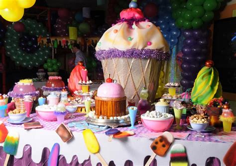 Plus, you can add logos made out of edible icing to them to bring your theme together. Party Frosting: Ice cream Theme!
