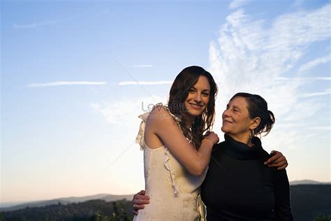 Italian Mother And Daughter Picture And Hd Photos Free Download On Lovepik