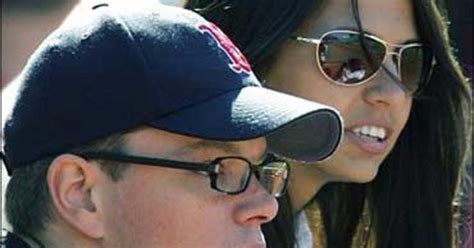 Matt damon dated numerous women, who were successful, popular. Matt Damon Marries Girlfriend - CBS News
