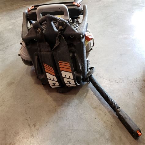 You can adjust the idle this way until the blower purrs. ECHO PB-460 LN GAS BACKPACK LEAF BLOWER - Big Valley Auction