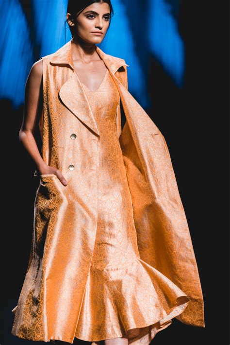 Australian Fashion Designers #LMIFWSS19 #FashionWeek #MadeInIndia - Naina.co