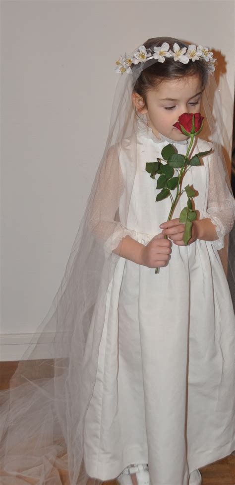 Déguisement de marié pour homme, le déguisement idéal pour fêter son enterrement de vie de garçon ce costume de mariée comprend la robe de mariée ainsi que la coiffe assortie pour vous. déguisement de mariée: le patron