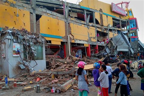 Quake Tsunami Kills At Least 48 On Indonesias Sulawesi Island