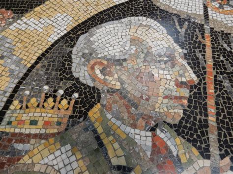 Musings on the use of andamento in mosaic faces::Helen Miles Mosaics