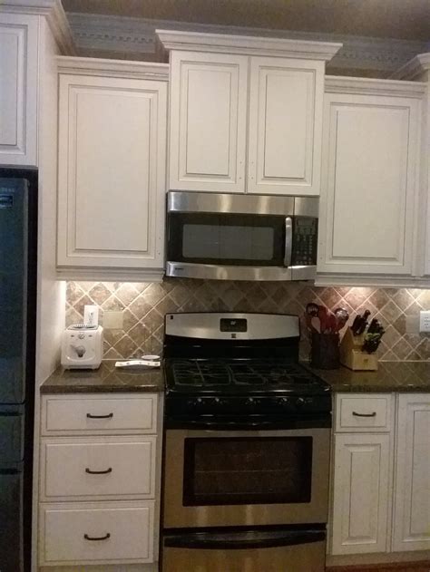 Small appliances are behind the cabinets at countertop level next to the range. Dover White Kitchen w/Foothills glaze - 2 Cabinet Girls