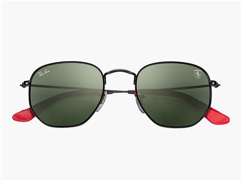 I classici terminali delle aste gialli o rossi, decorati dallo scudo ferrari. Ray-Ban Scuderia Ferrari Collection - IMBOLDN