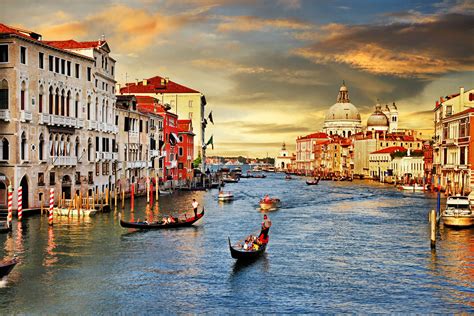 Italiens nationalmannschaft siegt sich in die garde der „großen des fußballs zurück. Venice | Explore the Canals by Gondola | Luxury Yacht Charter