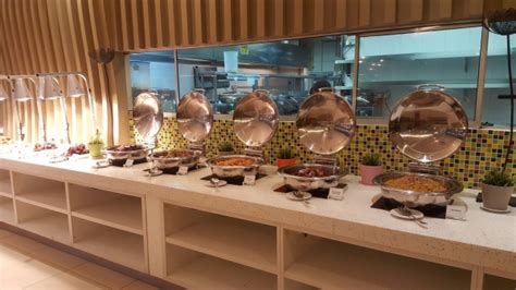 This year, new world pj introduces santapan warisan, a sumptuous buffet spread featuring more than 100 dishes of local and traditional malaysian delicacies. Buka Puasa Buffet - Ecovis Malaysia