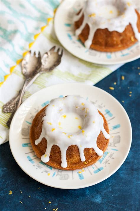 These mini lemon bundt cakes are the perfect size for one, and look ridiculously attractive. Mini Lemon Bundt Cakes with Lemon Icing - Wild Wild Whisk