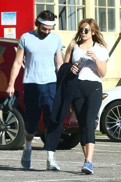 Robbie arnett is a 29 year old american musician. Elizabeth Olsen with her boyfriend Robbie Arnett out in ...