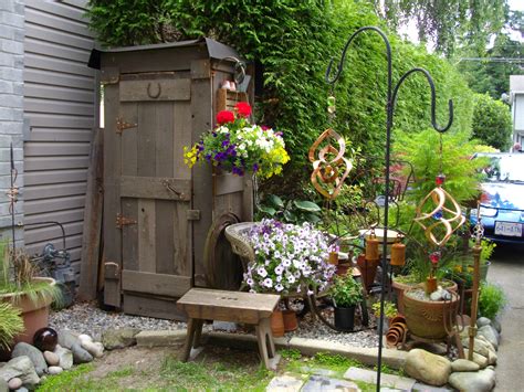 My little outhouse shed that I built out of old fence board | Garden