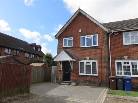 This generous sized six bedroom detached house comes to the market boasting perfect family living. Daniel Close, Chafford Hundred RM16 3 bed end of terrace ...