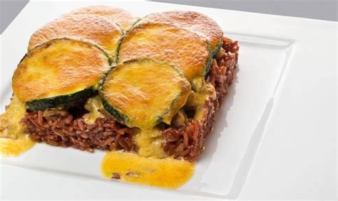 It is topped with a sprinkle of freshly. Receta de Arroz rojo con calabacin y berberechos - Ramón ...