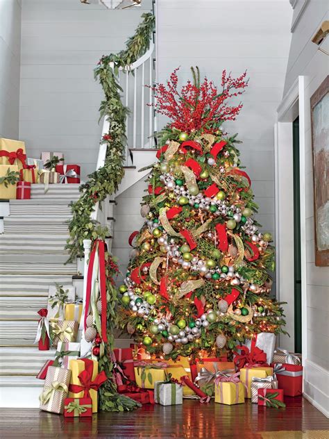 10 Modern Red And Gold Christmas Tree