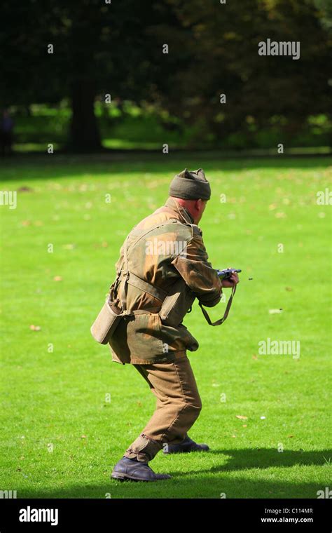Ww2 Soldier British Hi Res Stock Photography And Images Alamy